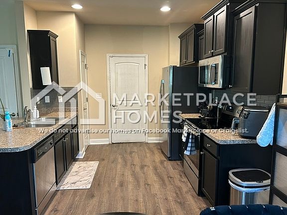 3rd image of 6121 Hickory Lane Dr