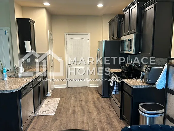 6121 Hickory Lane Dr — Photo 3