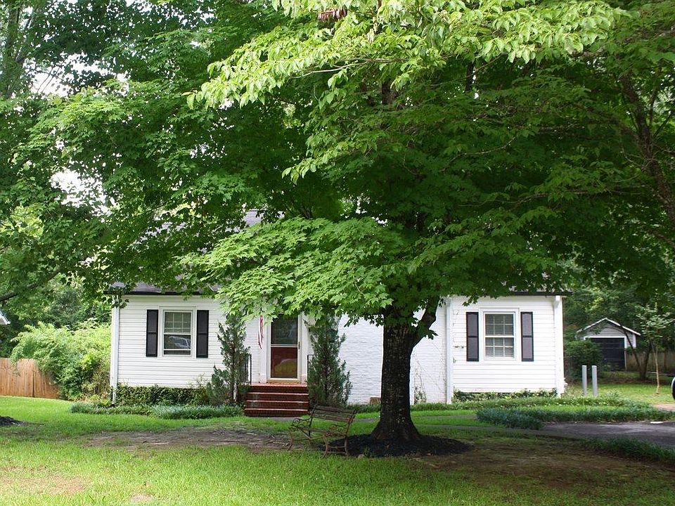 1st image of 842 McLaurin St