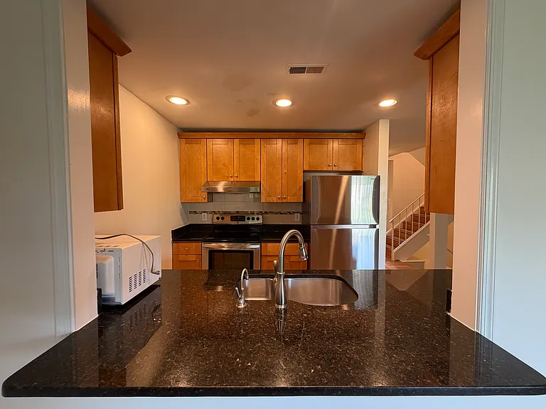 10404 Parthenon Ct — Photo 8