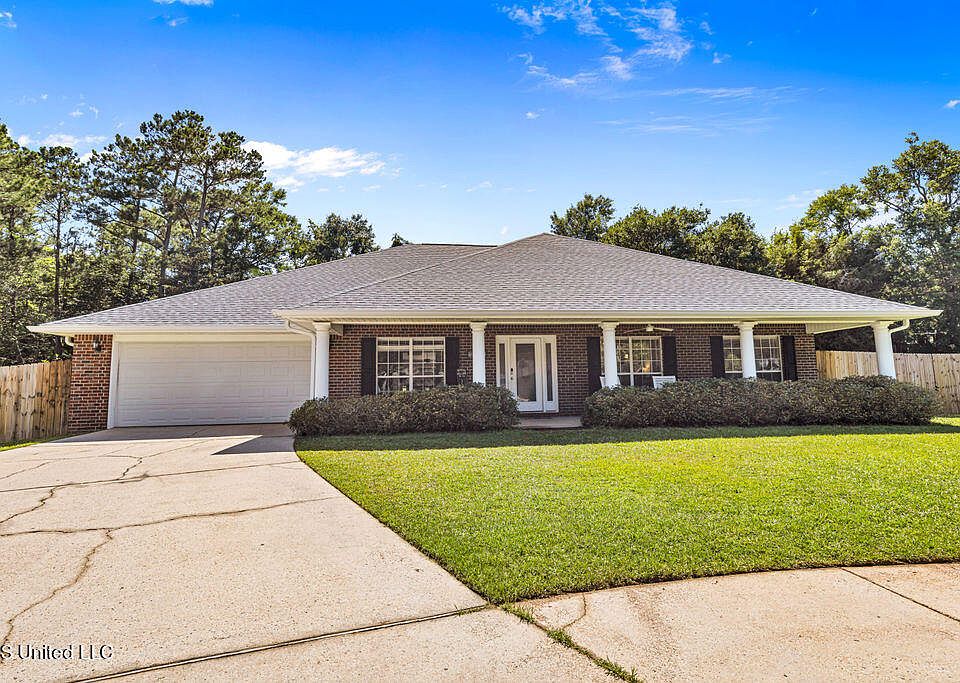 1st image of 701 Hidden Oaks Dr