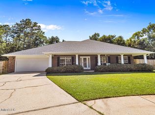 701 Hidden Oaks Dr, Ocean Springs, MS 39564