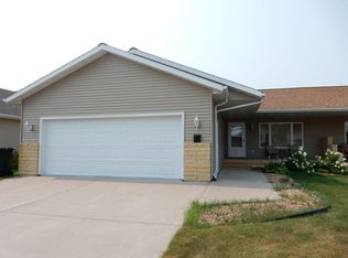 5706 Cypress Point Dr, Grand Forks, ND 58201
