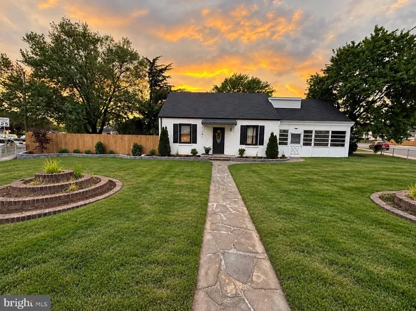 2 Terrace Rd, Essex, MD 21221