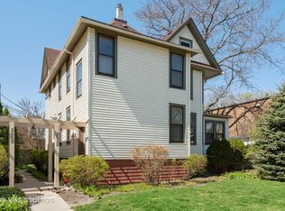 2622 Prairie Ave, Evanston, IL 60201