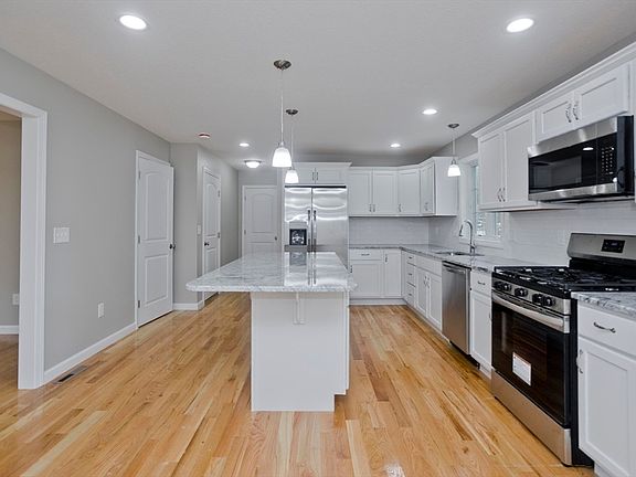 5th image of 147 Parkerview St