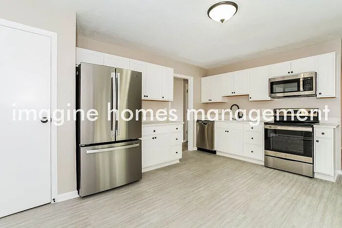 3 bed, 1.0 bath, 900 sqft, $1,959 — Photo 4