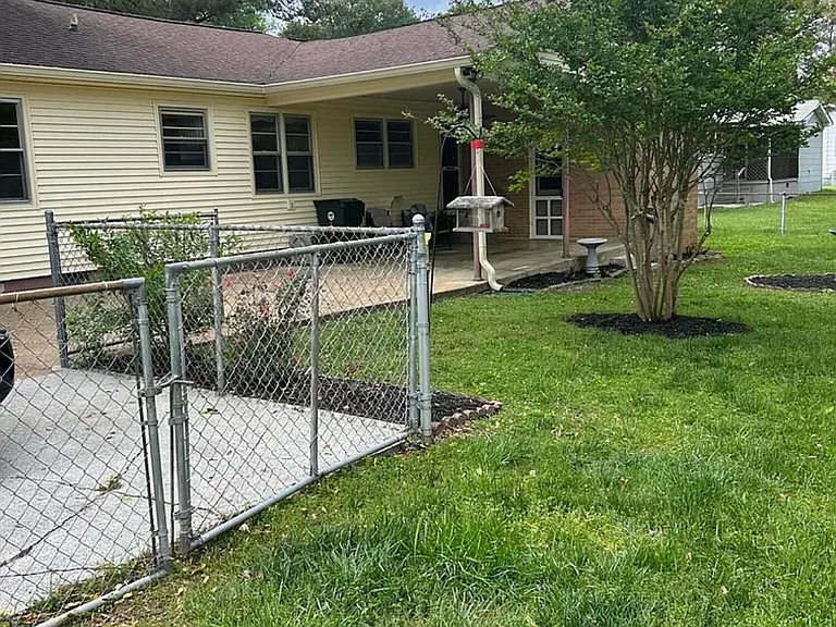 902 James Ave — Photo 8