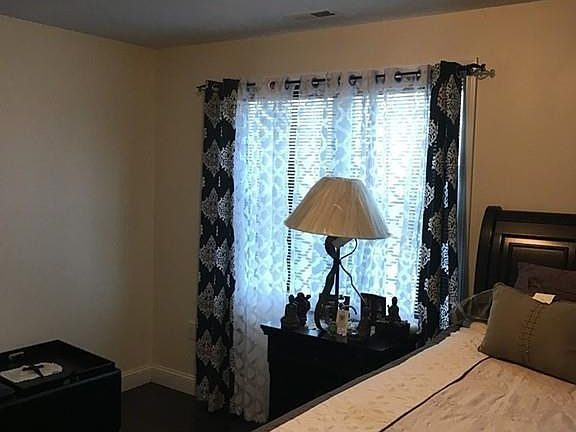 5th image of 11 Glen Ct
