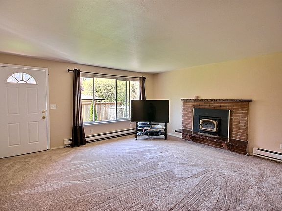 4th image of 18705 82nd St E
