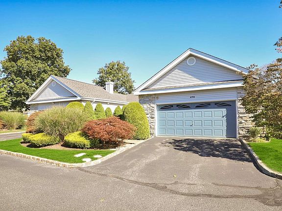 3rd image of 472 Hampton Ct #472