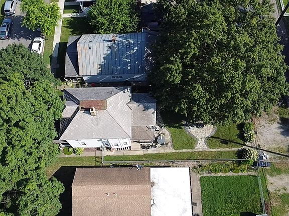 3rd image of 385 Vine St