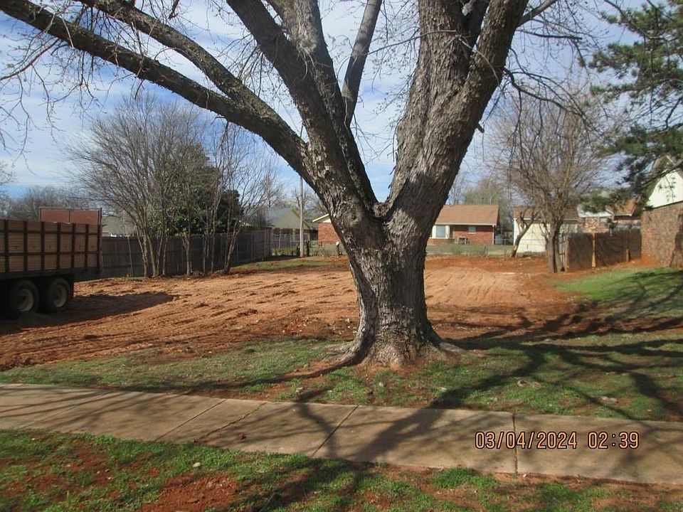 2nd image of 521 Leaning Elm Dr #8 & E
