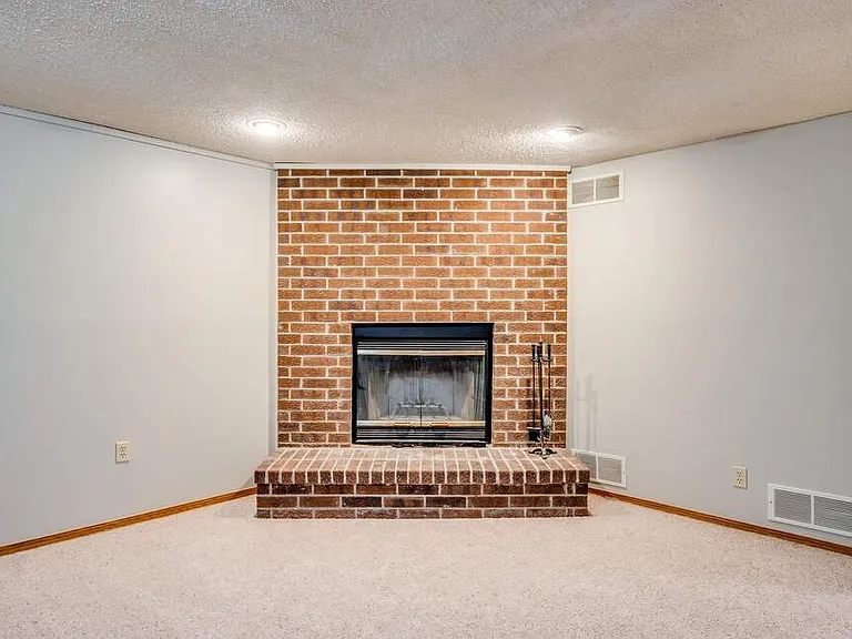11941 W Rolling Hills Dr — Photo 16