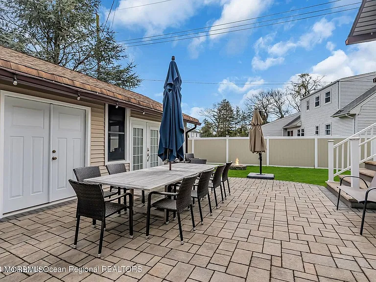 515 Monmouth Rd — Photo 26