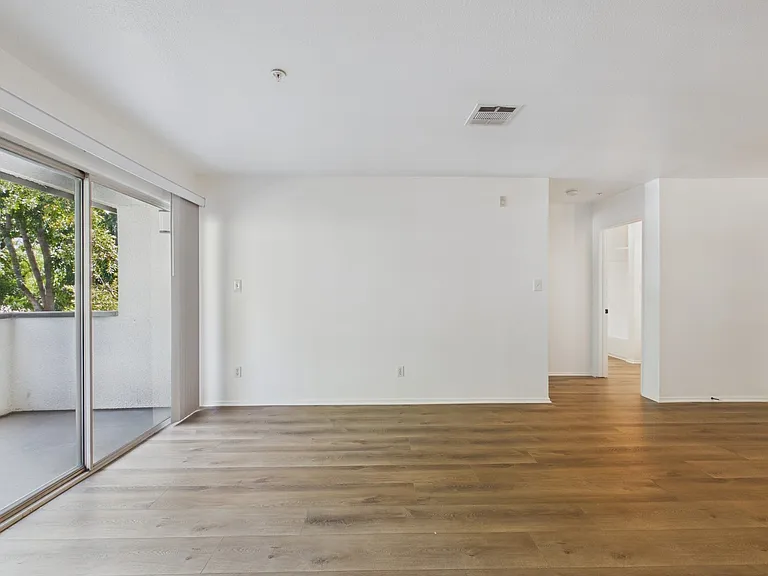 Alur Apartments — Photo 16