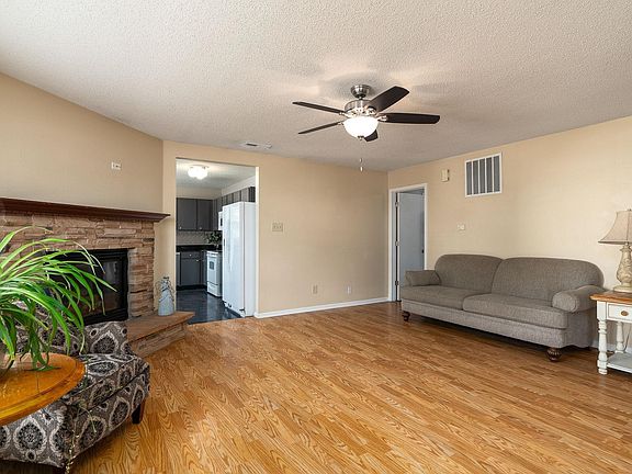 4th image of 2823 Brewster Ln