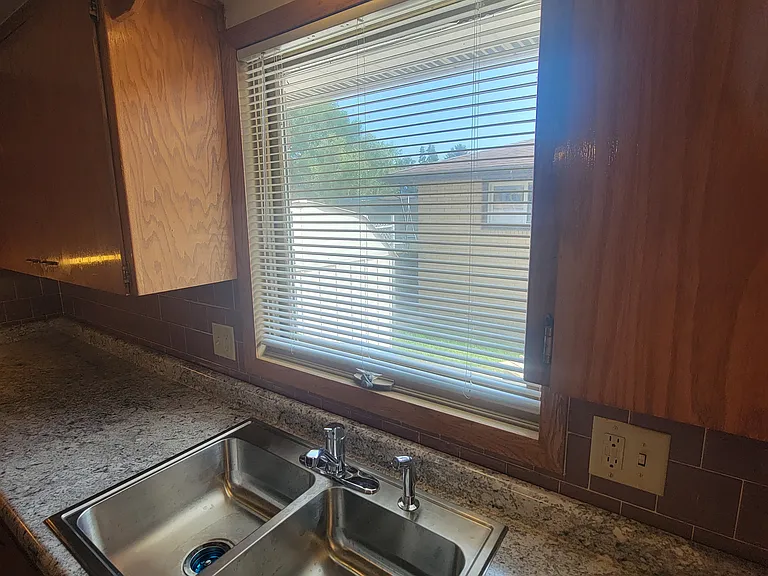 717 Ida St — Photo 8