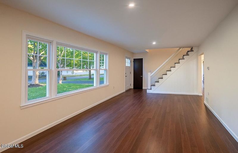 3rd image of 5 Brunswick Park Drive
