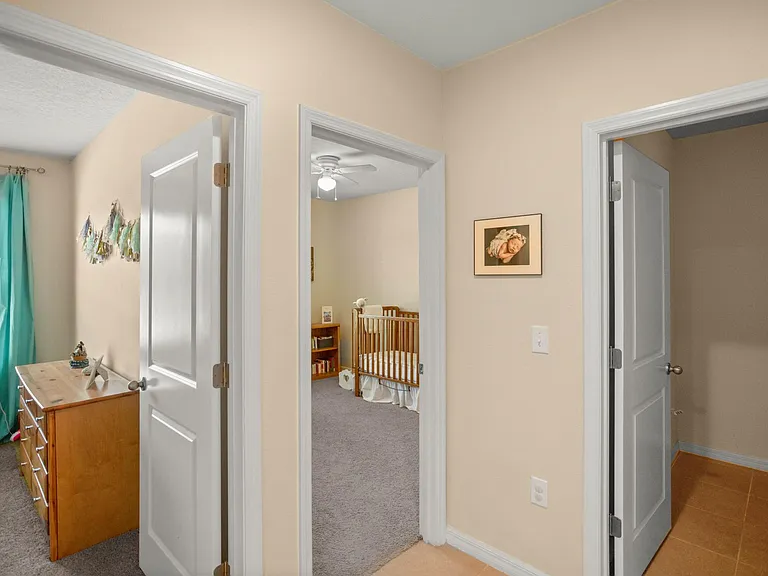 5025 NE 15th Pl — Photo 2
