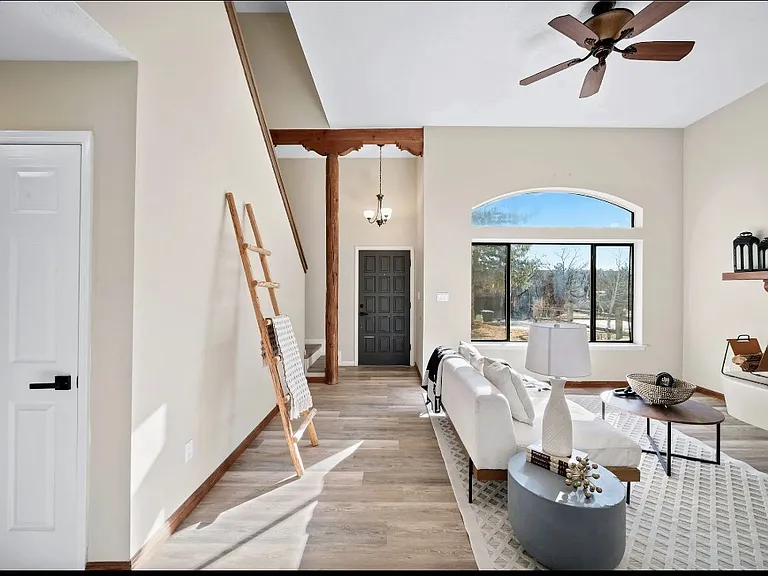 4040 Painted Pony Cir — Photo 3