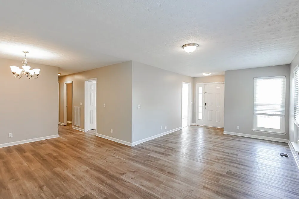 3 bed, 2.0 bath, 1354 sqft, $2,285 — Photo 4