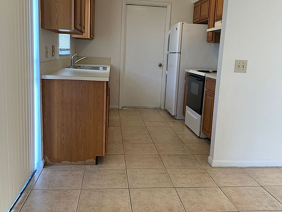 2nd image of 619 SE Clifton Ln