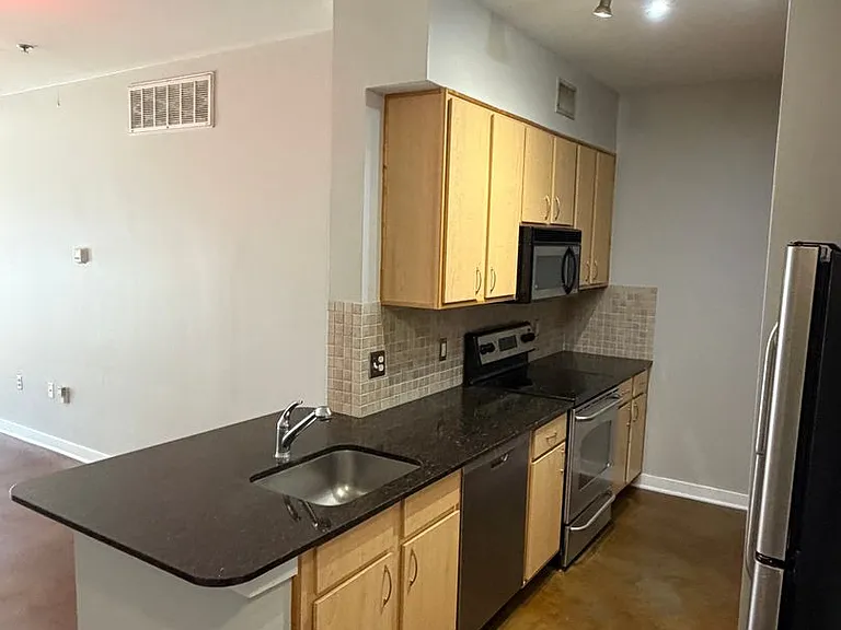 1803 Broadway — Photo 3