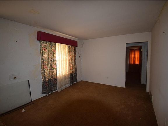 3rd image of 1608 Edgemont Dr