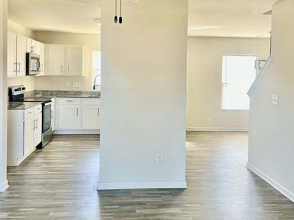 4th image of 2220 Cotton Dr