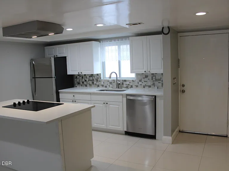 144 S Halifax Ave #35 — Photo 6