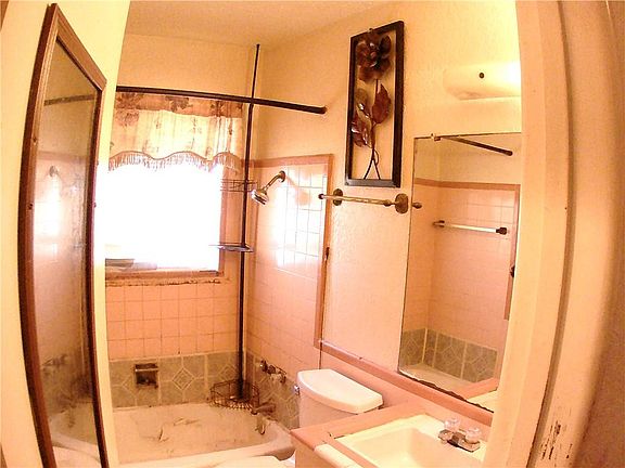 3rd image of 1500 NE 34th St