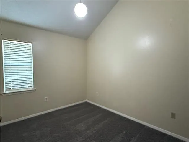 131 Kingspoint Blvd — Photo 13