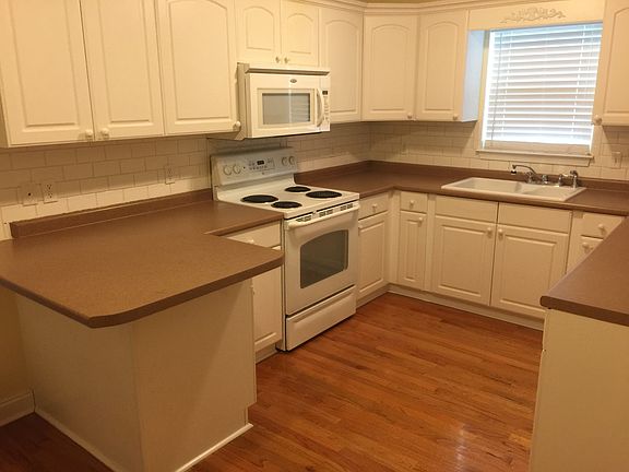 2nd image of 927 Melrose Cir