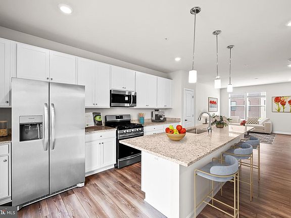 3rd image of 657 Mozart Way