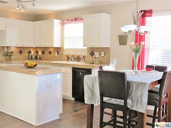 5th image of 2364 Medina Dr