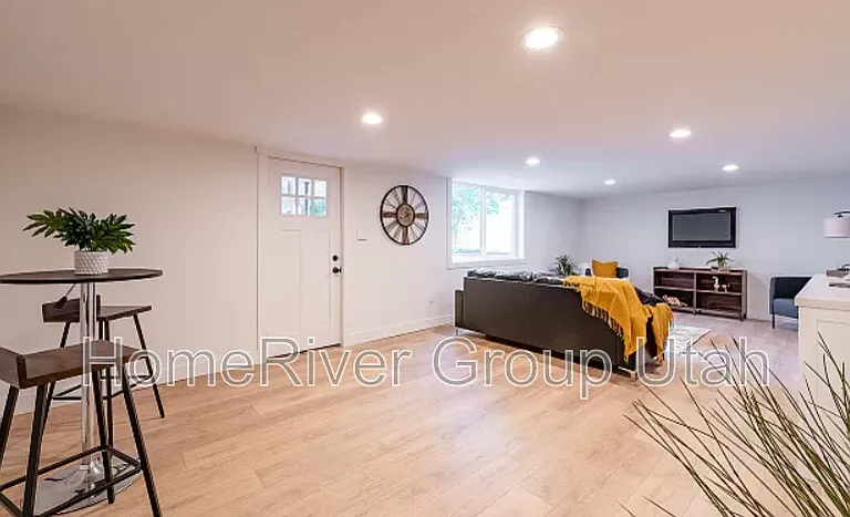 1626 E Downington Ave — Photo 20