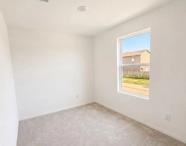21365 Carosella Dr — Photo 8