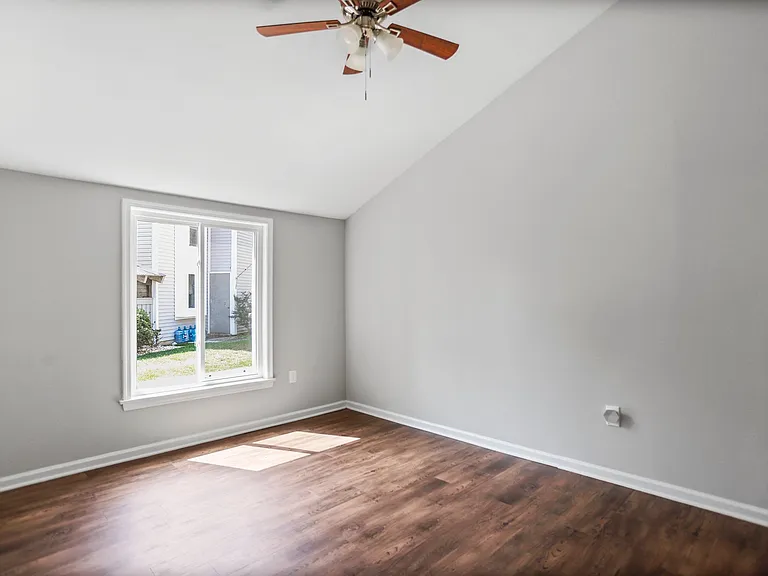 1523 Kensington Dr — Photo 8