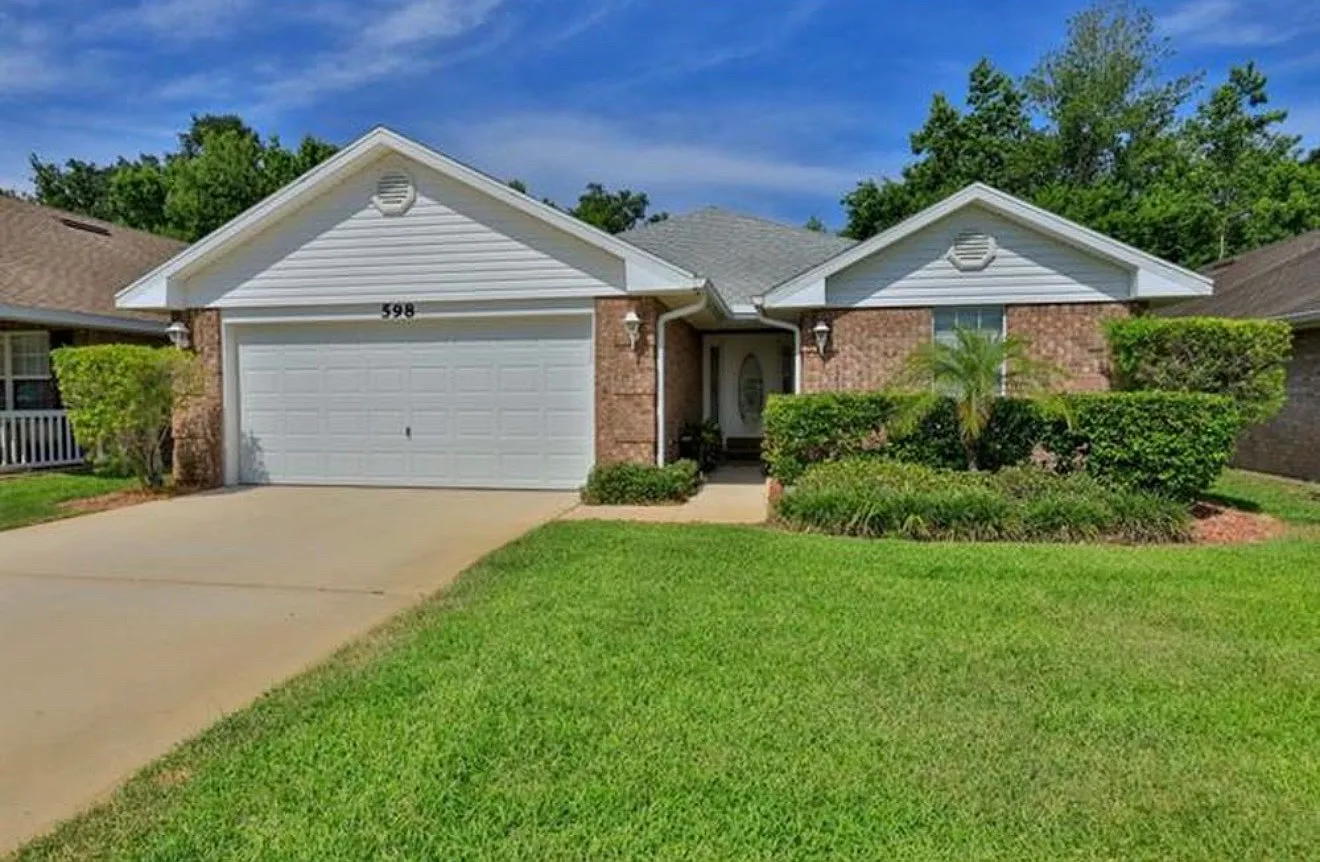 4 bed, 1635 sqft, $2,300 — Photo 1