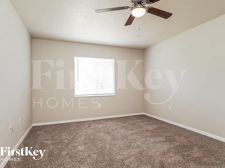300 SE 16th St — Photo 8