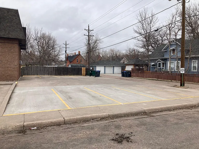 2100 Van Lennen Ave — Photo 3