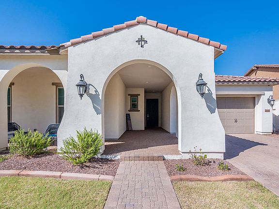 2nd image of 2606 N Acacia Way