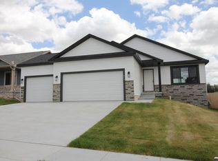 614 Woodsage Rd, Seward, NE 68434