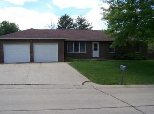 624W W Lincoln St, Maryville, MO 64468