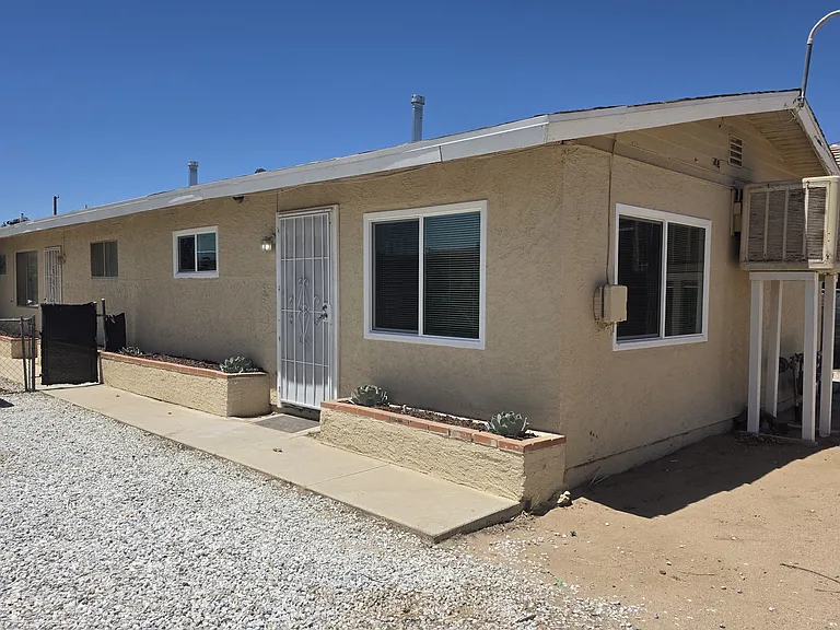 16572 Live Oak St #C — Photo 12