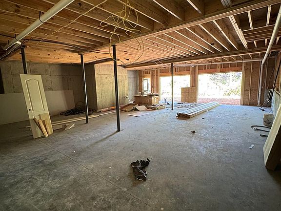 3rd image of 40 Highland View Dr
