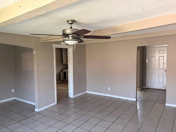 4th image of 9422 Crestview Dr
