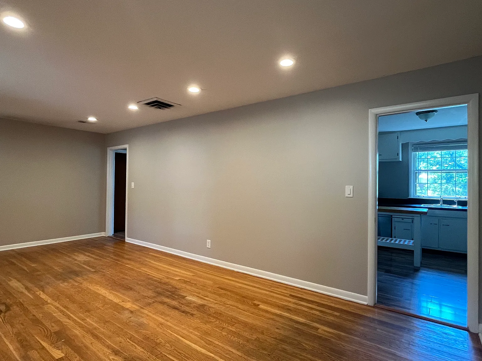 3 bed, 1690 sqft, $2,400 — Photo 3