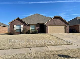 108 E Granger St, Broken Arrow, OK 74012